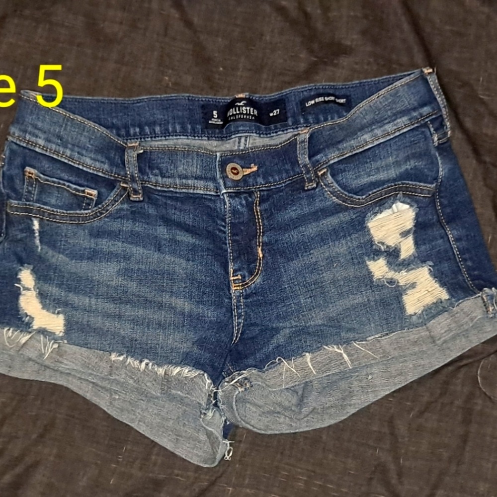 Hollister size 5